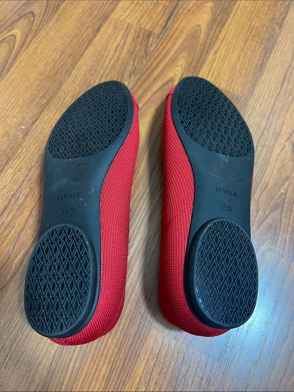 Vivaia Sz 38.5/US 7.5 Ballet Flats Knit Red Bow Accent EUC - Picture 9 of 10